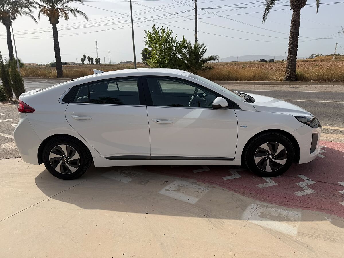 HYUNDAI IONIQ COMFORT 1.6 HEV AUTO SPANISH LHD IN SPAIN 60000 MILES SUPERB 2017